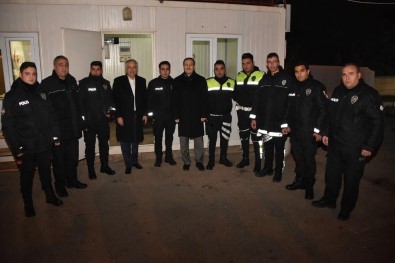 AK Parti'den Yılbaşı Mesaisindeki Güvenlik Güçlerine Ziyaret