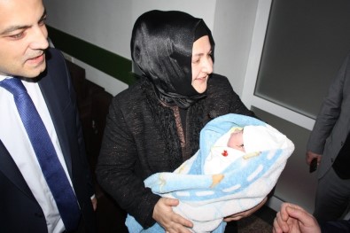 Diyarbakır'da 2019'Un İlk Bebeği Nisanur Bebek Oldu