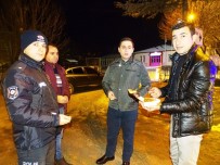 YILBAŞI GECESİ - Hisarcık Kaymakamı Başar'dan Polislere Baklava İkramı