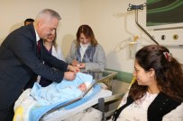 ÖMER SEYMENOĞLU - Isparta'da Yeni Yılın İlk Bebeklerine Vali'den Altın Ödülü