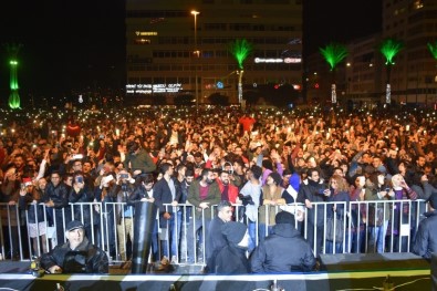 İzmirliler 2019'U Coşkuyla Karşıladı