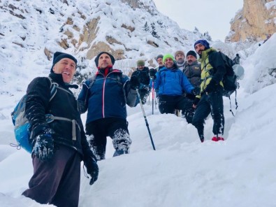 Mar Şalita Manastırı'na Kış Tırmanışı