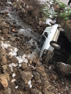 Şanlıurfa'da Otomobil Dereye Uçtu Açıklaması 1 Yaralı