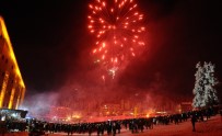 ULUDAĞ - Uludağ Yeni Yıla Havai Fişeklerle 'Merhaba' Dedi