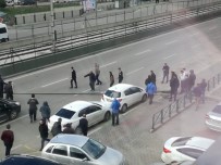 LODOS - Aydınlatma Lambası Ana Yola Devrildi