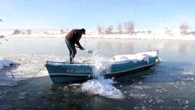 Balıkçılar Buz Tutan Gölün Ava Açılmasını Bekliyor