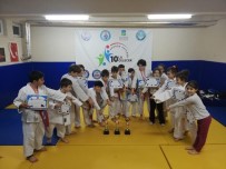 BADMINTON - Gençlik Merkezi Sporcuları Hız Kesmiyor