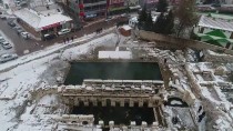 İki Bin Yıllık Havuzda Kar Altında Yüzme Keyfi Haberi
