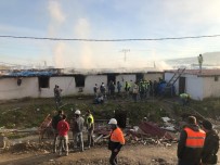 SALİH DURSUN - İnşaat İşçilerinin Kaldığı Yatakhanelerde Yangın Çıktı