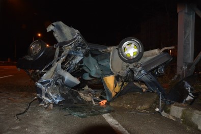 Kaza sonrası parçalanan araçtan sağ çıktılar