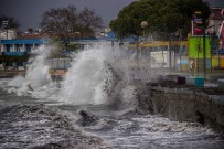 LODOS - Lodosun Oluşturduğu Dev Dalgalar Sahilleri Dövüyor