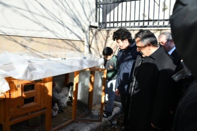 Vali Kaymak Tavuklarından Ayrılamayan Öğrenci İle Buluştu