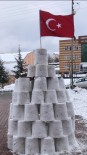 TÜRK BAYRAĞI - 60 Kova Kar İle Kardan Kale Yaptı