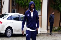 CUMA NAMAZI - Futbol Takımları Cuma Namazı İçin Dinler Bahçesi'nde Buluştu