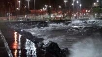 İstanbul'da Kuvvetli Rüzgar Etkisini Sürdürüyor