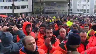 İzmir'de 'Hayatı Durduran' İşçi Eylemi