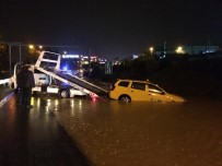 İzmir'de Sağanak Yağış Hayatı Olumsuz Etkiledi