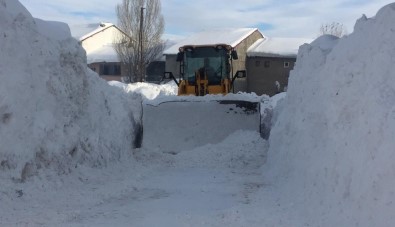 Kar, Karlıova'da Öğrencilere 12 Gün Tatil Yaptırdı