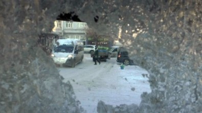 Kars'ta Termometreler Eksi 28'İ Gördü, Nefesler Bile Dondu