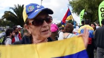 KADIN EYLEMCİ - Kolombiya'daki Venezuelalı muhalifler eylem yaptı