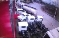 AKARYAKIT TANKERİ - Kontrolden Çıkan Tanker Araçların Arasına Daldı