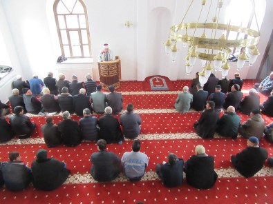 Sandıklı Şaloğlu Camide İlk Cuma Namazı Kılındı