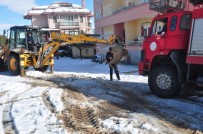 İTFAİYE ARACI - Yangından Dönen İtfaiye Aracı Yolda Kaldı