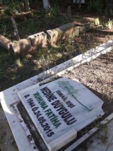 Adana'da Mezar Taşlarına Saldırı