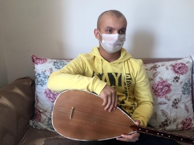 Kanser Hastası Olan Caner'in Son Dileği Sahnede Türkü Söylemek