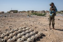 TIBBİ DESTEK - Yemen Halkı Mayınlar Arasında Hapsolmuş Durumda