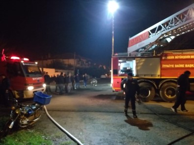 Ayvalık'ta Üzerinde Yemek Unutulan Tüp Patladı, Ev Kül Oldu