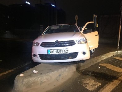 Bakırköy'de Polisin 'Dur' İhtarına Uymayan Araç Kaza Yaptı