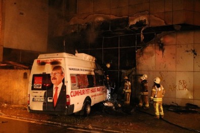 Çekmeköy'de CHP Seçim Aracı Yandı