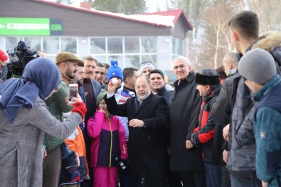 Eski Bakan Akdağ, Gençlerle Birlikte Kızak Kaydı
