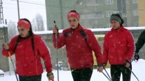 KAR KALINLIĞI - Futbol Sahasında Kayaklı Koşu Antrenmanı