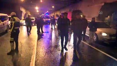 İstanbul'da Taksi Kovalayan Polis Aracı Devrildi Açıklaması 2 Polis Yaralı