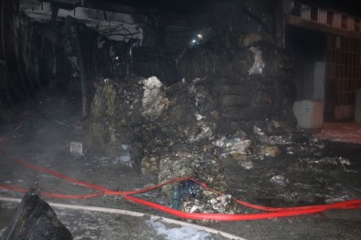 İzmir'de Geri Dönüşüm Deposunda Yangın
