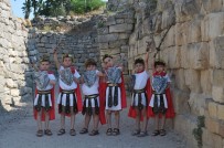 ONSEKIZ MART ÜNIVERSITESI - Troya İçin Çocuklar Oyuncu, Anneleri Ayakkabı Ustası Oldu