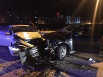 KARAALI - İki Otomobil Çarpıştı Açıklaması 4 Yaralı