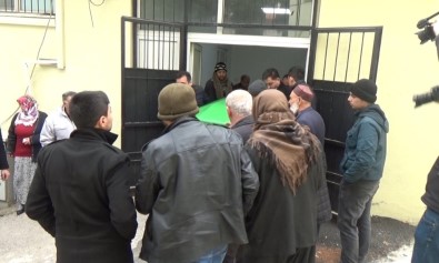 Isınmak İçin Banyoya Koyduğu Soba Kovası Sonu Oldu