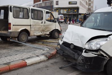 Malatya'da Trafik Kazası Açıklaması 2 Yaralı