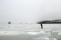 DOĞA FOTOĞRAFÇISI - (Özel) Uludağ'ın Eteğinde Muhteşem Güzellik...Buz Tutan Göletin Üzerinde Metrelerce Yürüdü