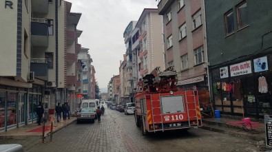 Tosya'da Apartmanda Yangın Paniği