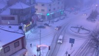 KAR FIRTINASI - Afyonkarahisar'da Yoğun Kar Yağışı Başladı