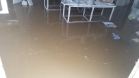 OKURCALAR - Alanya'da Aşırı Yağış Nedeniyle Mermer Dükkanını Su Bastı