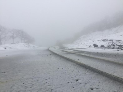 Balıkesir'de Yüksek Kesimlerde Kuvvetli Kar Yağışı Başladı