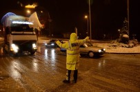 KAR LASTİĞİ - Denizli-Antalya Karayolunda Kar Ulaşımı Olumsuz Etkiledi