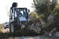 Erdemli'de Yol Genişletme Çalışmaları Sürüyor