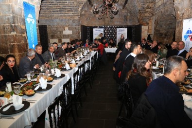 Gaziantep Eğitim Camiası HKÜ'nün Akşam Yemeğinde Buluştu