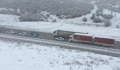 İzmir-Ankara Yolu Kar Nedeniyle Trafiğe Kapandı
